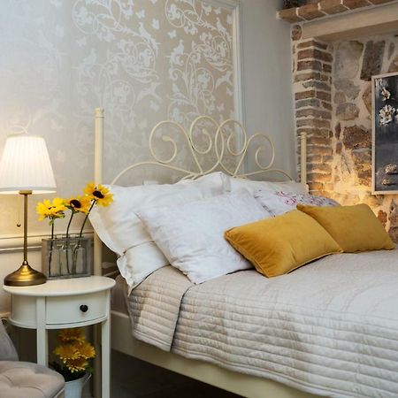 Studio Yellow Flower روفينج المظهر الخارجي الصورة
