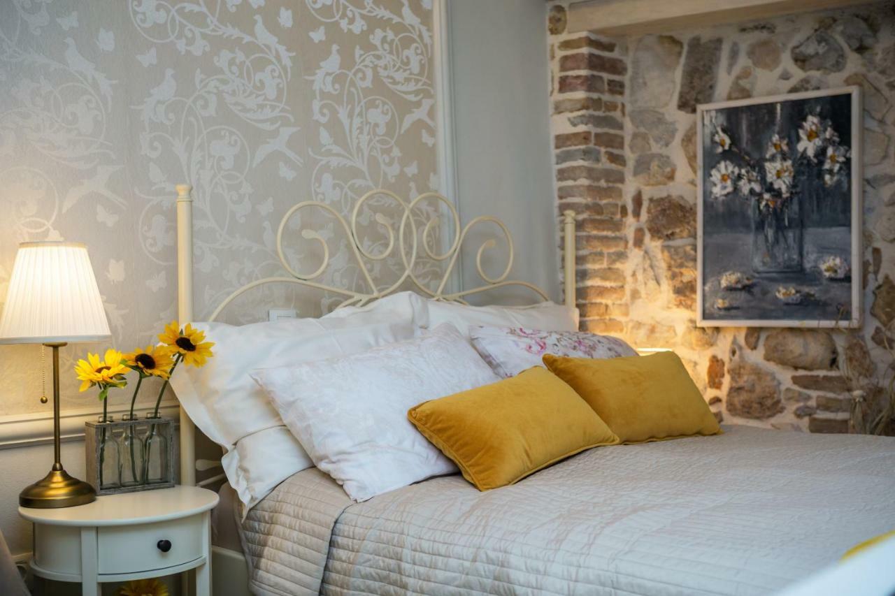 Studio Yellow Flower روفينج المظهر الخارجي الصورة