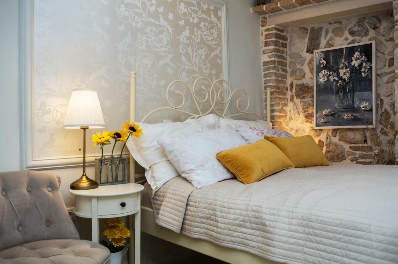 Studio Yellow Flower روفينج المظهر الخارجي الصورة