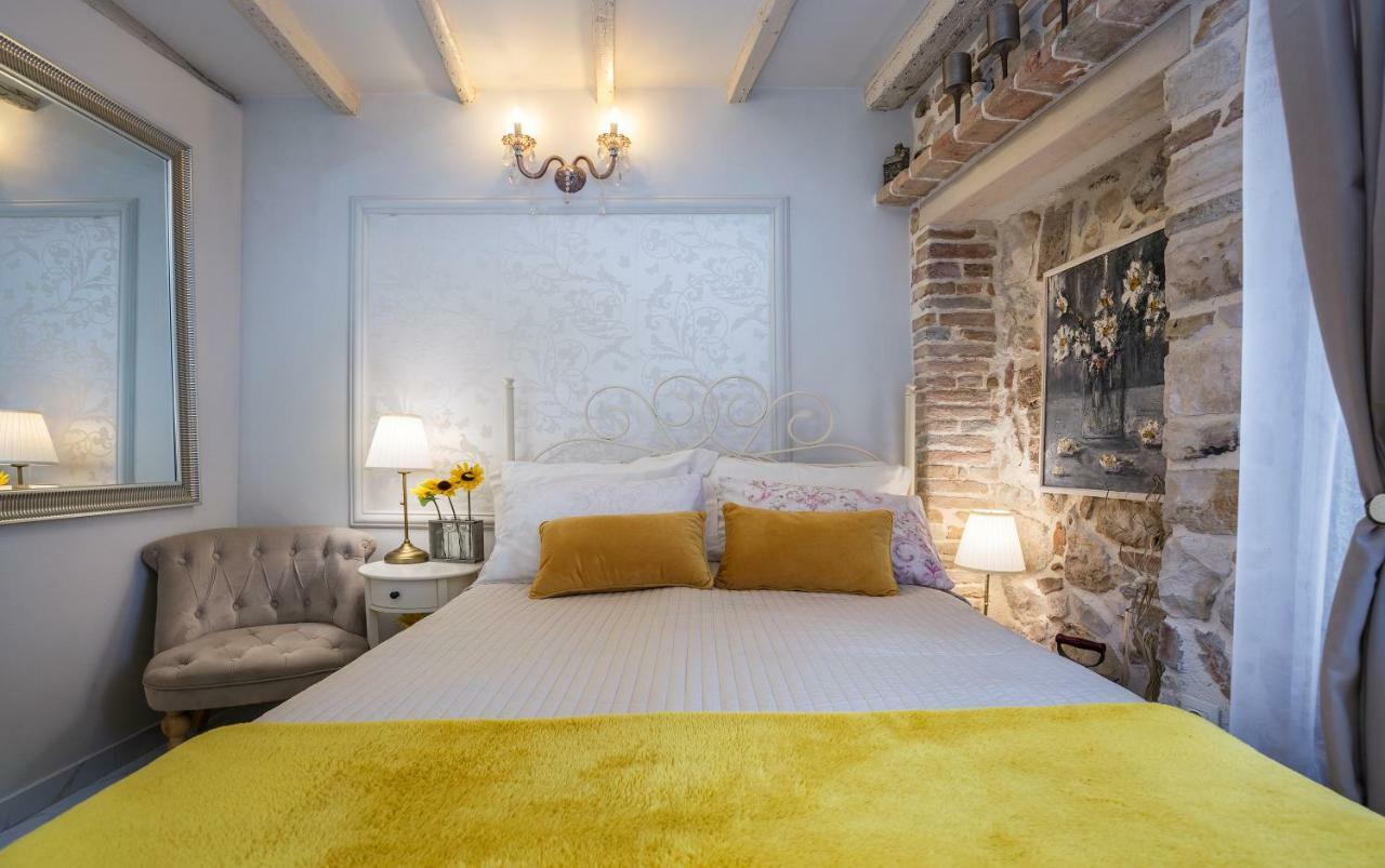 Studio Yellow Flower روفينج المظهر الخارجي الصورة