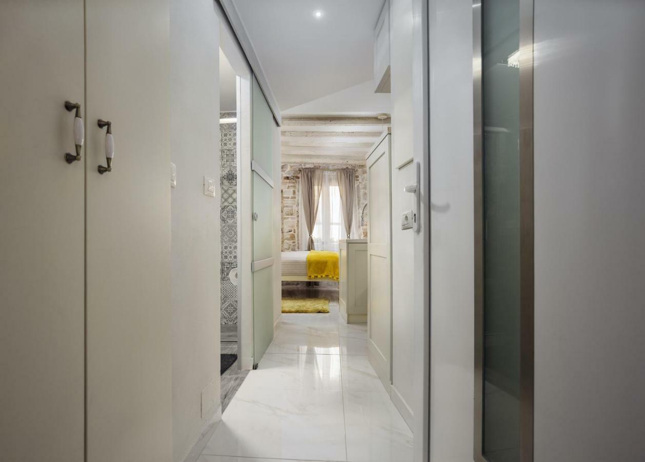 Studio Yellow Flower روفينج المظهر الخارجي الصورة